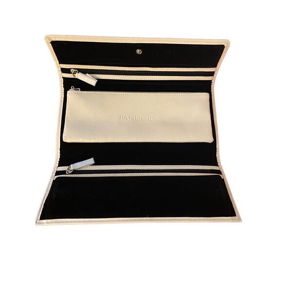 NWT Pandora travel, jewelry, case with zippered pockets, white women’s - Picture 4 of 6